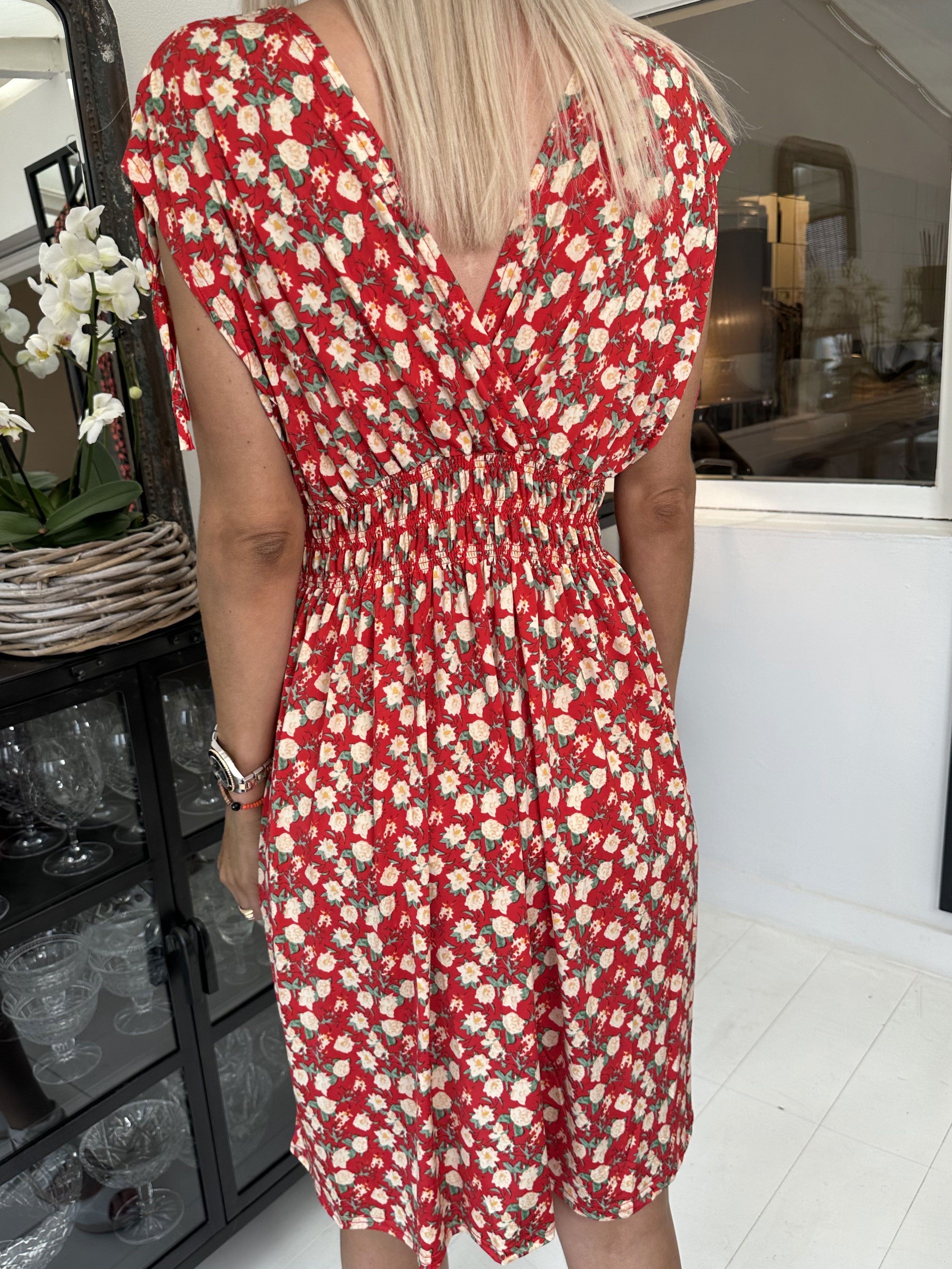 Pams Small Flower Short - Kort elastisk klänning i skrynkelfri tyg